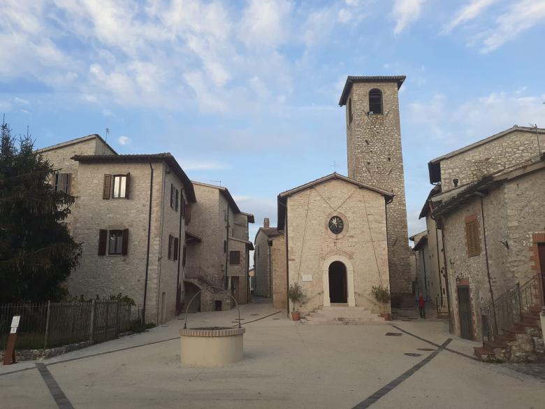 Titolo: The Village of Pupaggi along the via della spina 